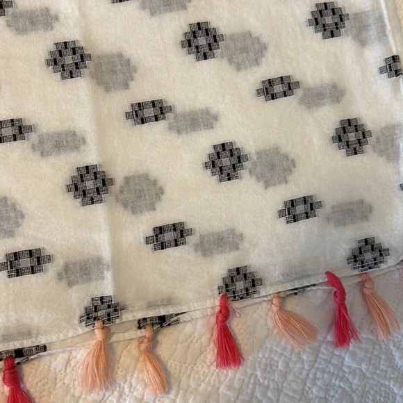 American Eagle Outfitters Cotton Poly Blend Infinity Scarf Aztec Pattern - Picture 3 of 5